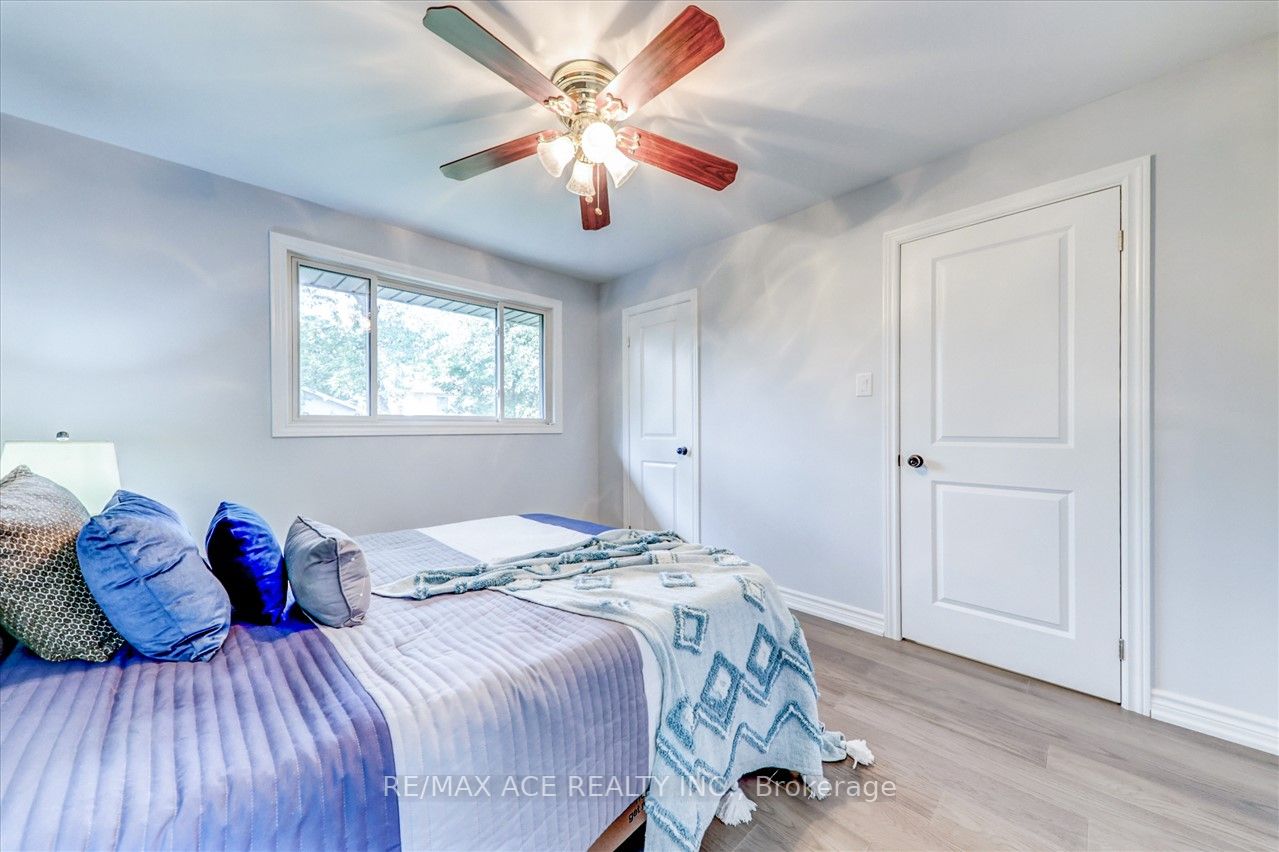8 Ponderosa Crescent