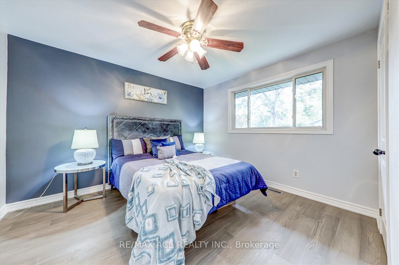 8 Ponderosa Crescent