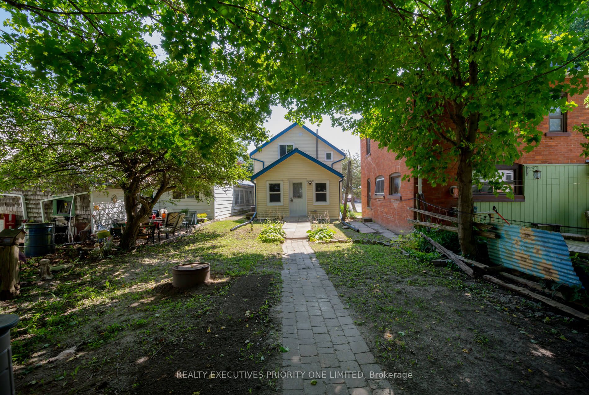 152 Main Street W