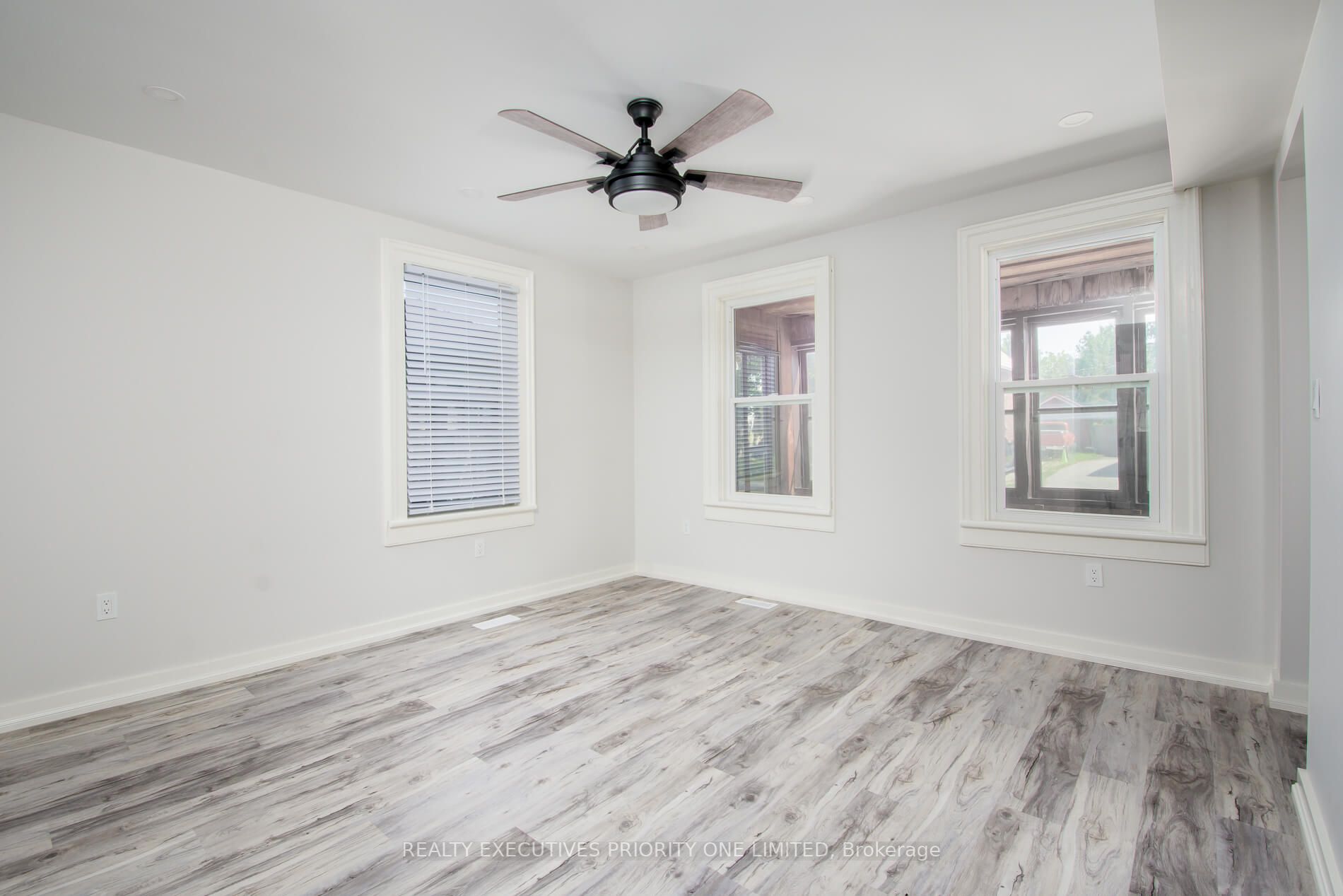 152 Main Street W