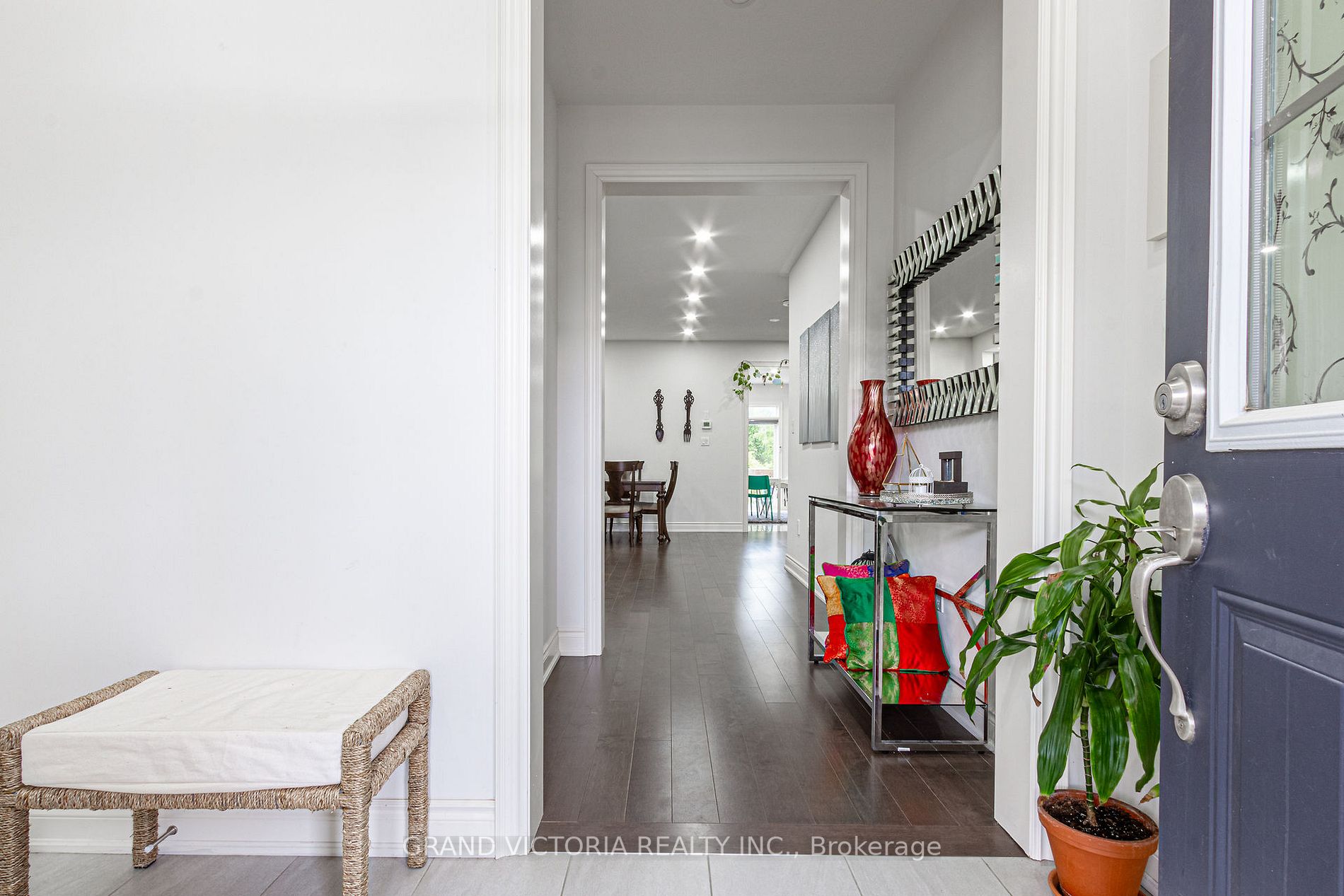327 Humphrey St E