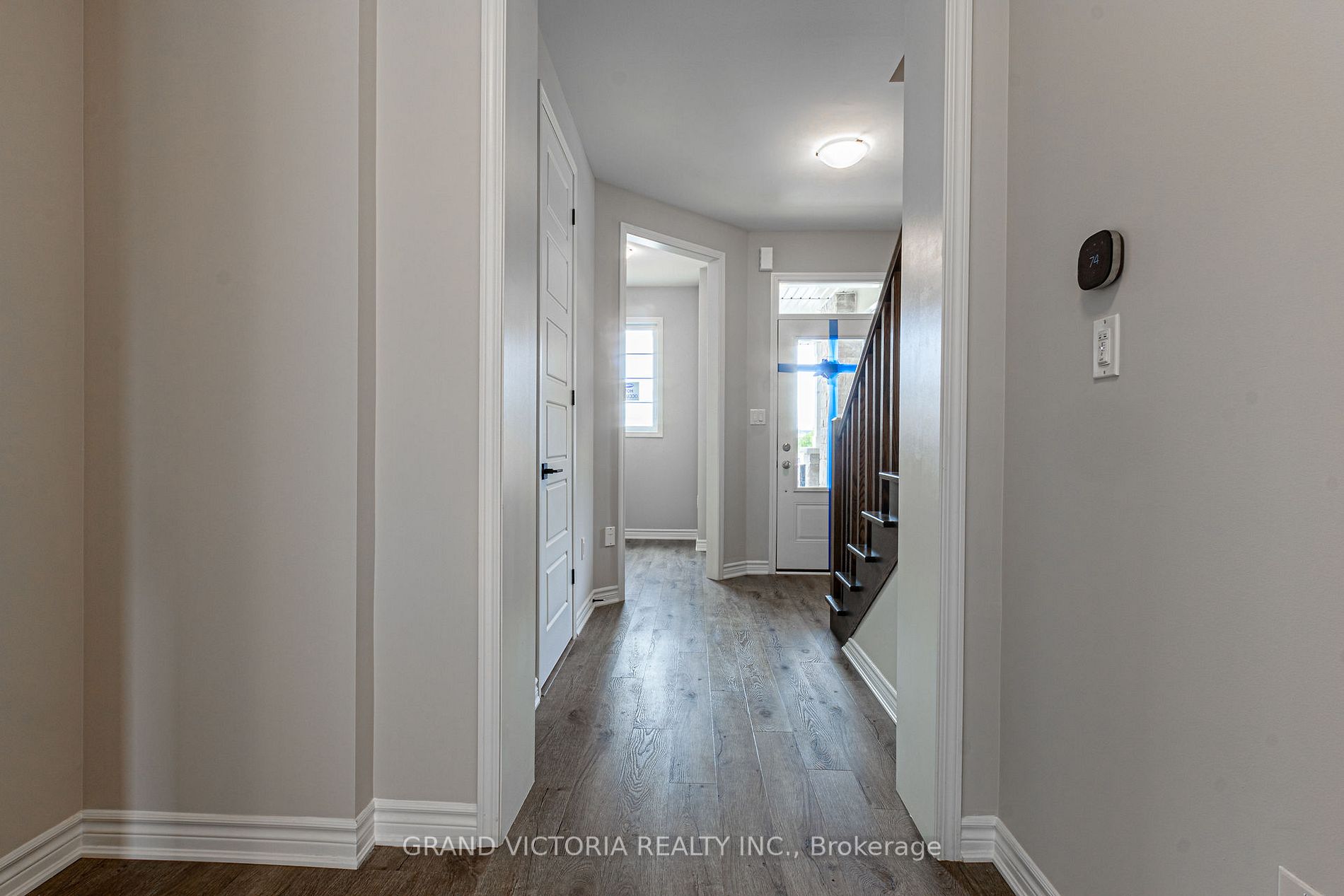 327 Humphrey St E