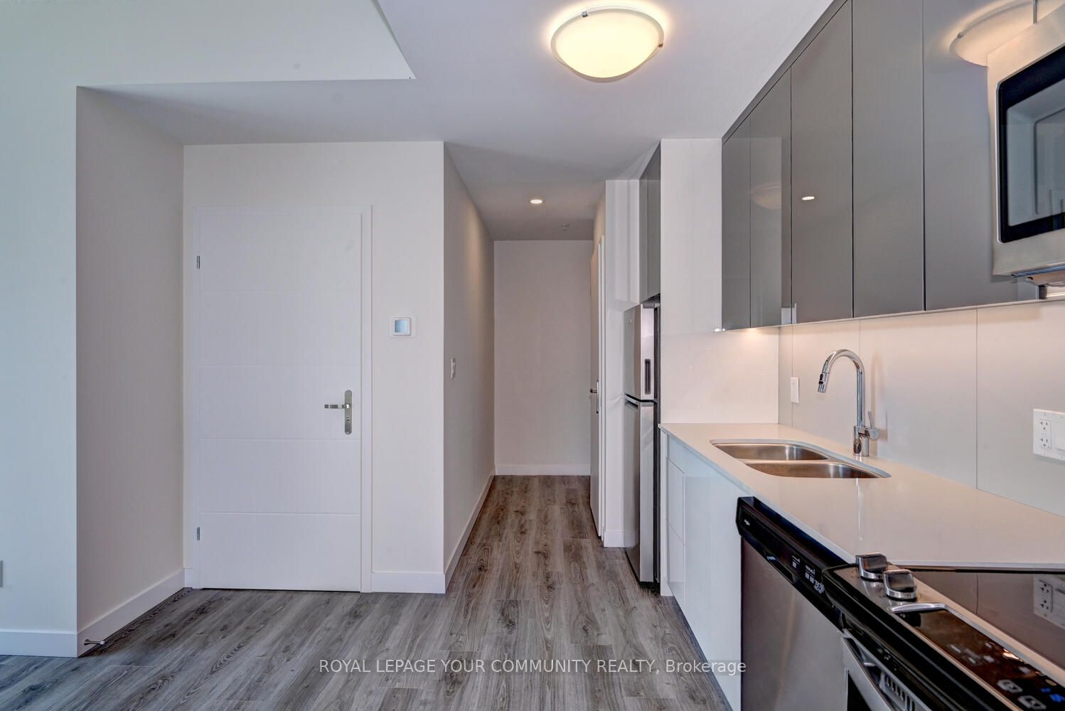 60 Frederick Dr, #702