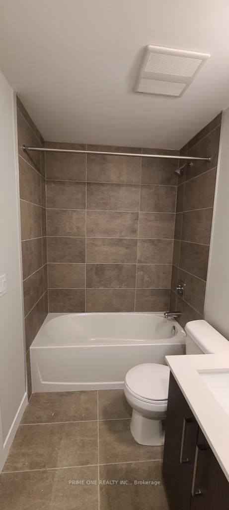 15 Queen St S, #905