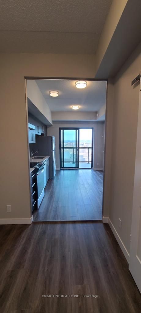15 Queen St S, #905