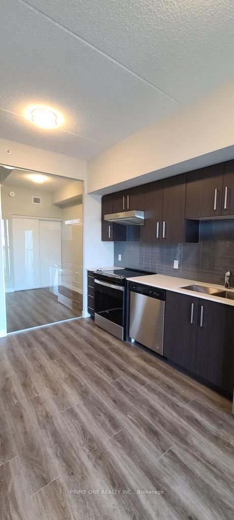 15 Queen St S, #905