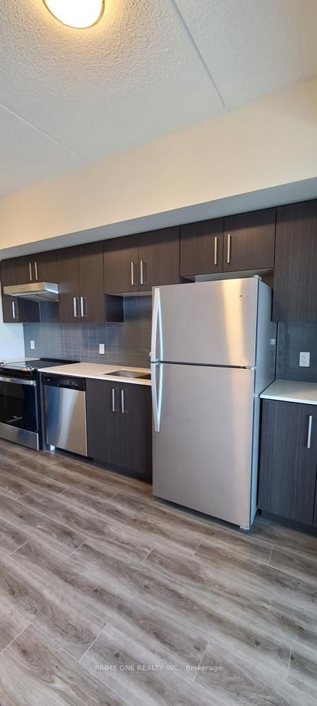 15 Queen St S, #905