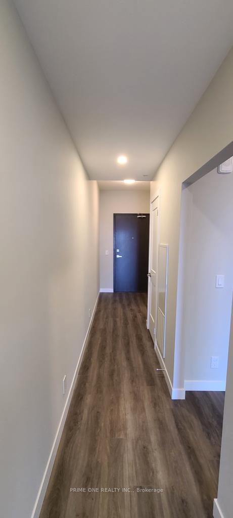 15 Queen St S, #905