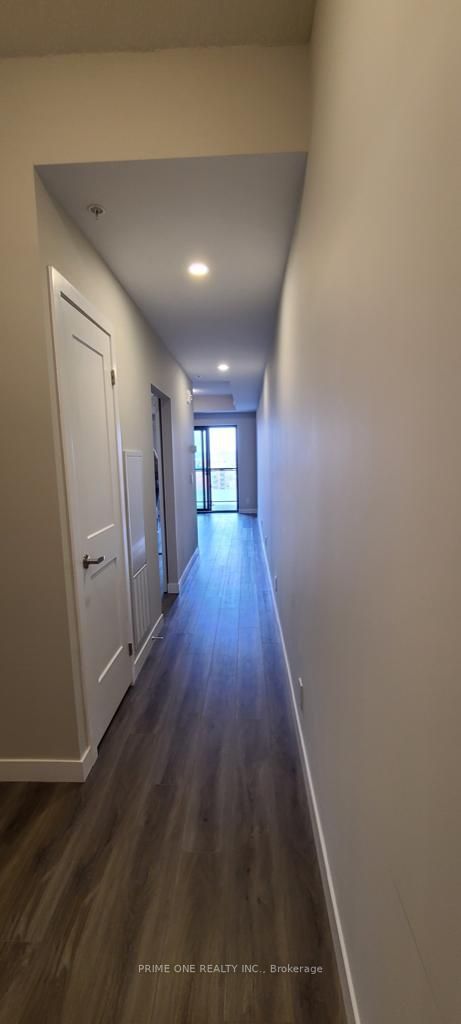 15 Queen St S, #905