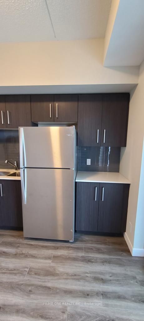 15 Queen St S, #905