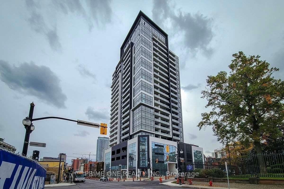 15 Queen St S, #905