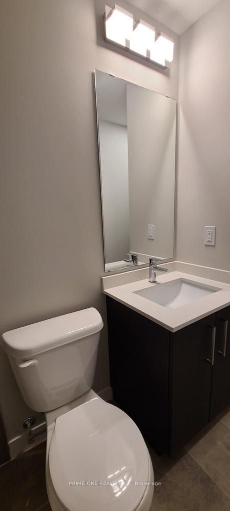 15 Queen St S, #905