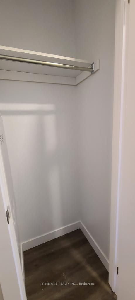 15 Queen St S, #905