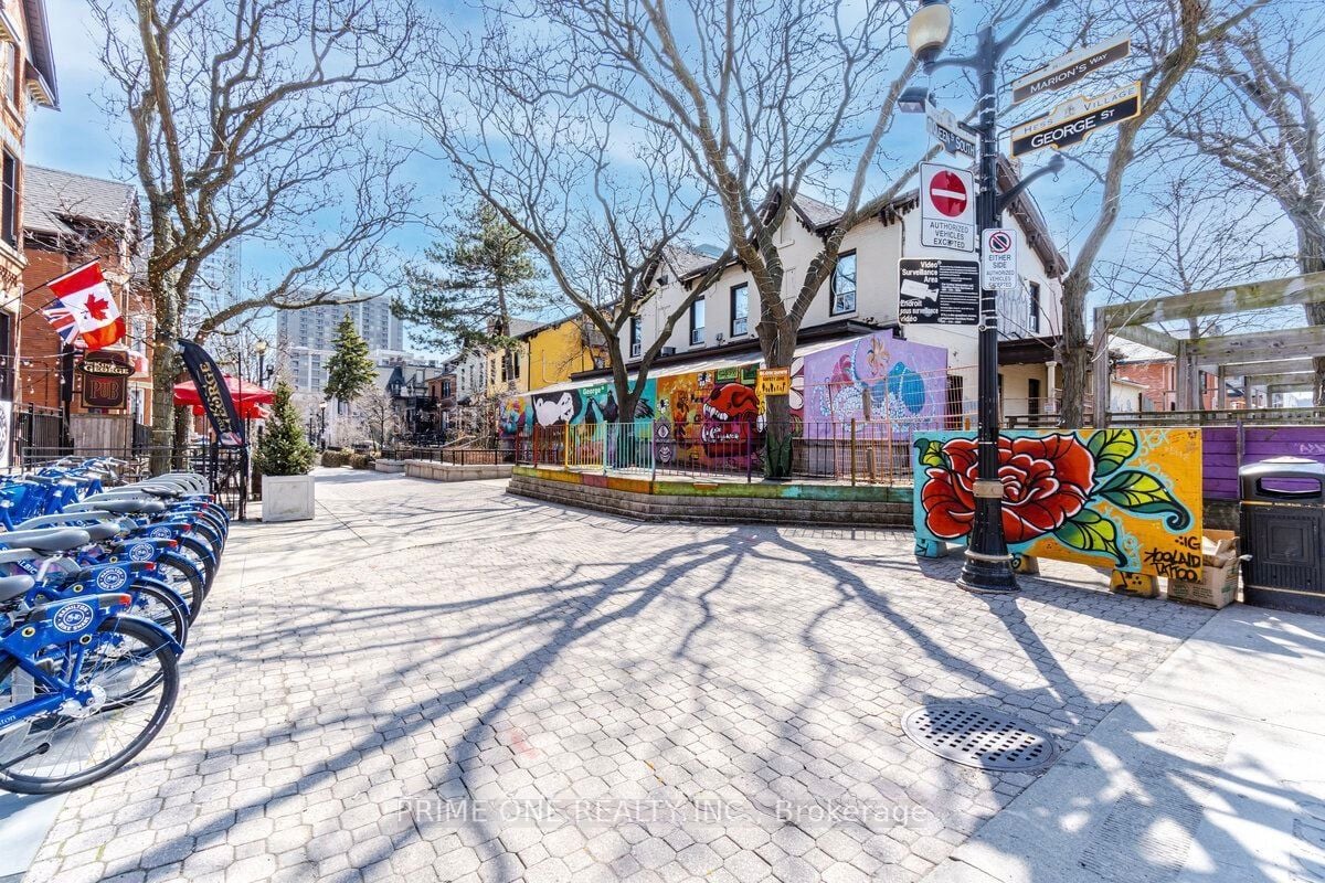 15 Queen St S, #905