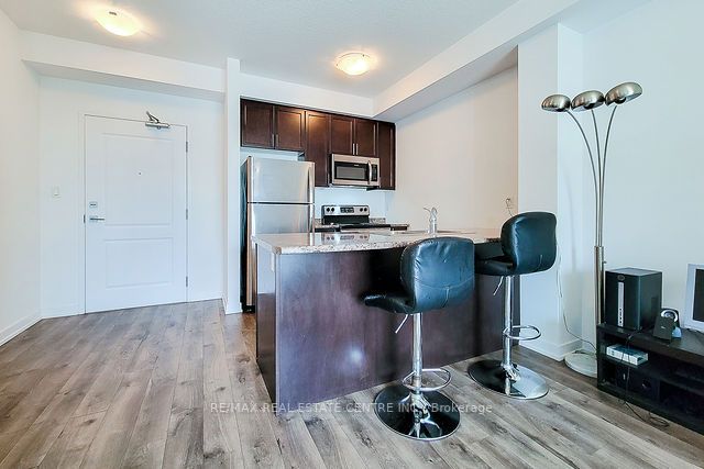 101 Shoreview Pl, #329