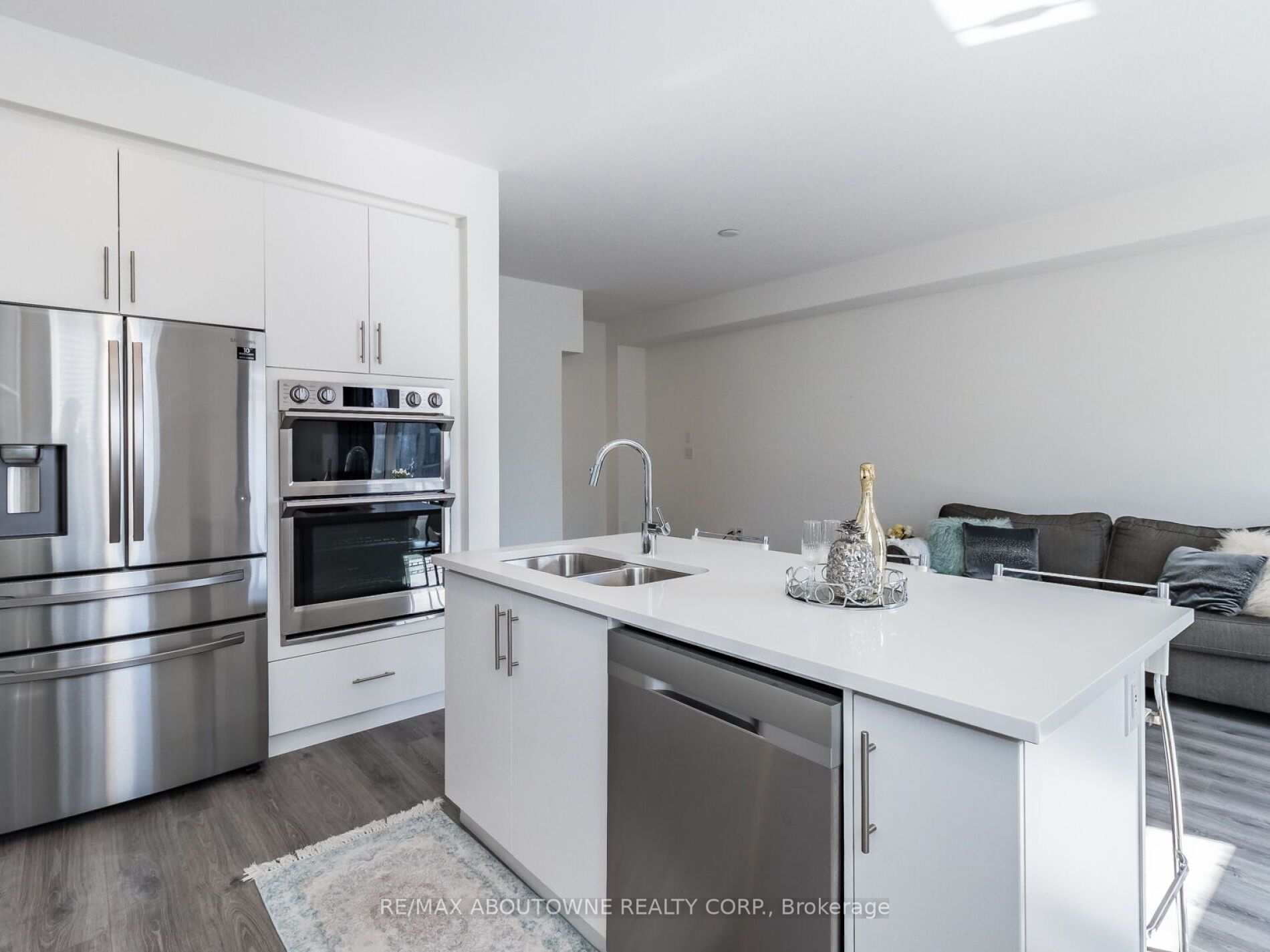 590 North Service Rd, #107