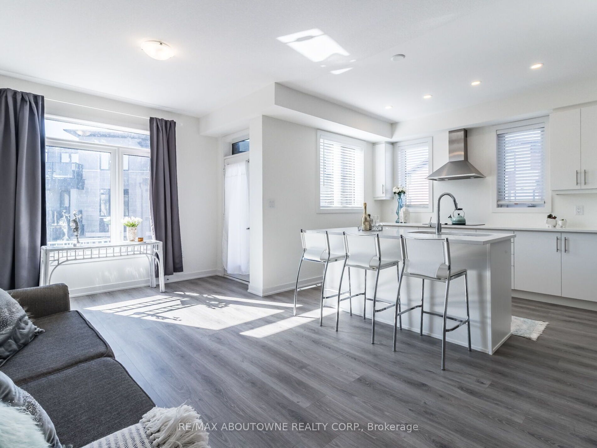 590 North Service Rd, #107