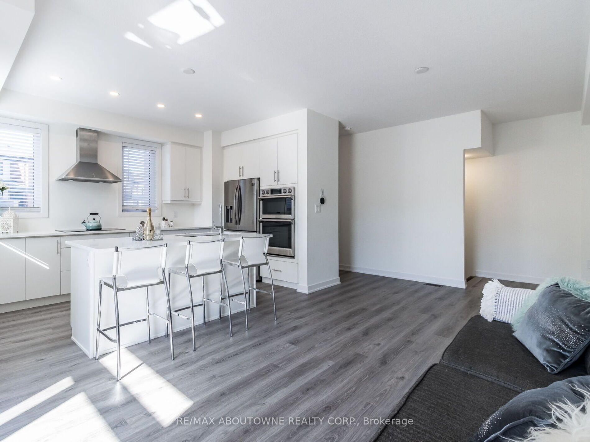 590 North Service Rd, #107