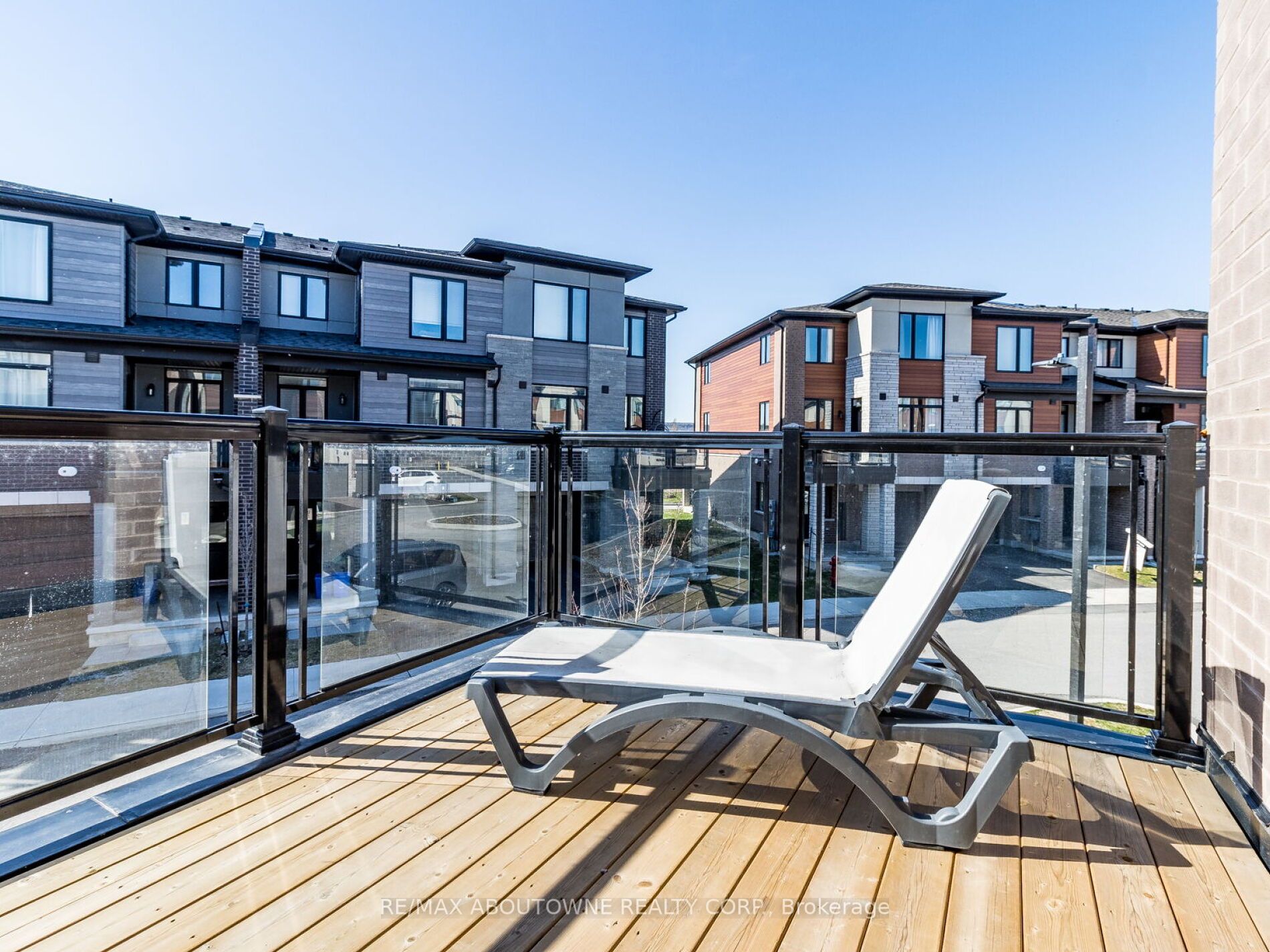 590 North Service Rd, #107