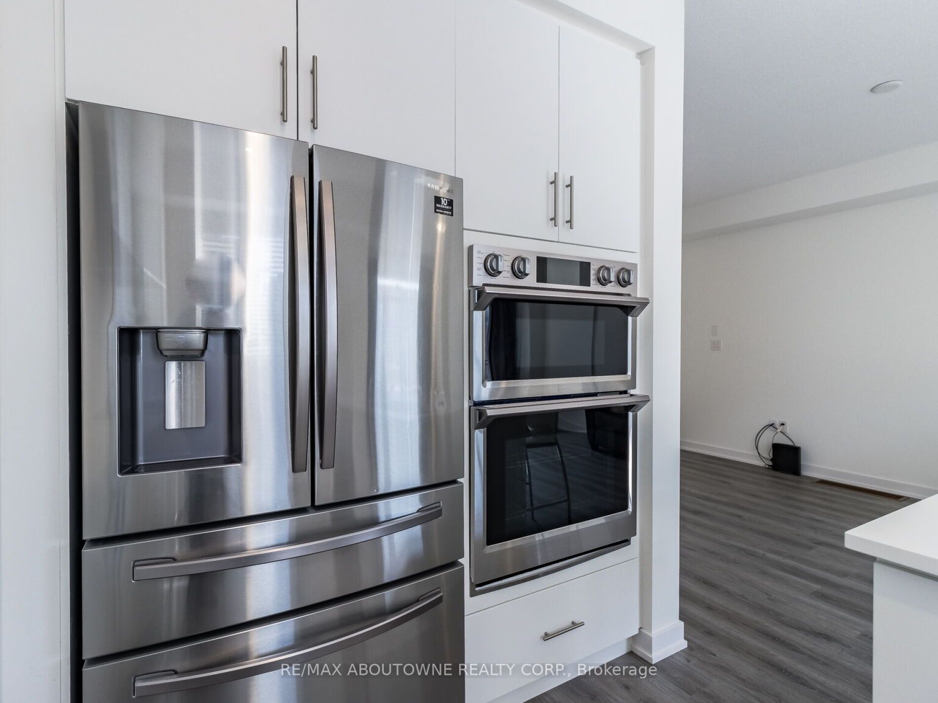 590 North Service Rd, #107