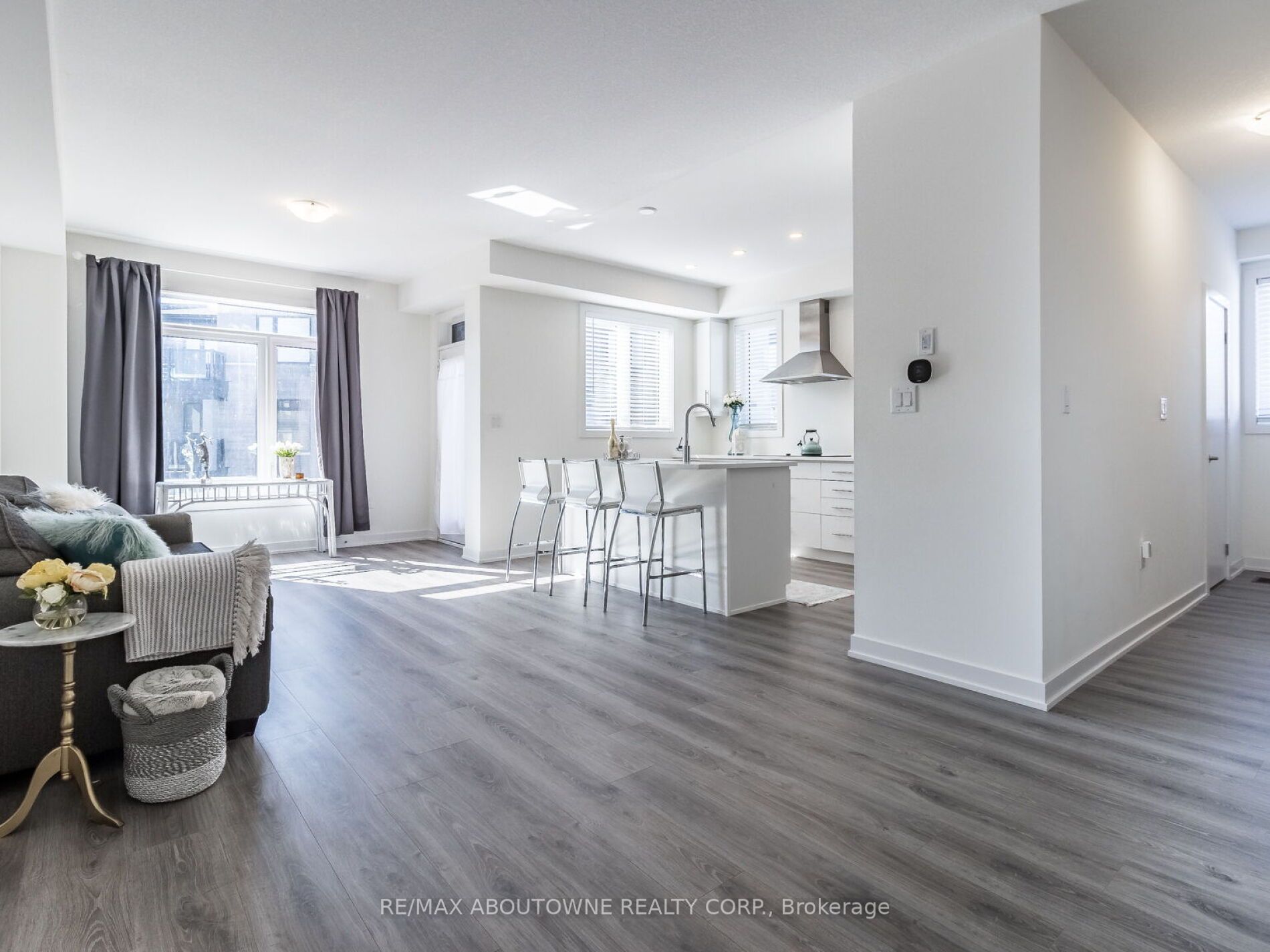 590 North Service Rd, #107