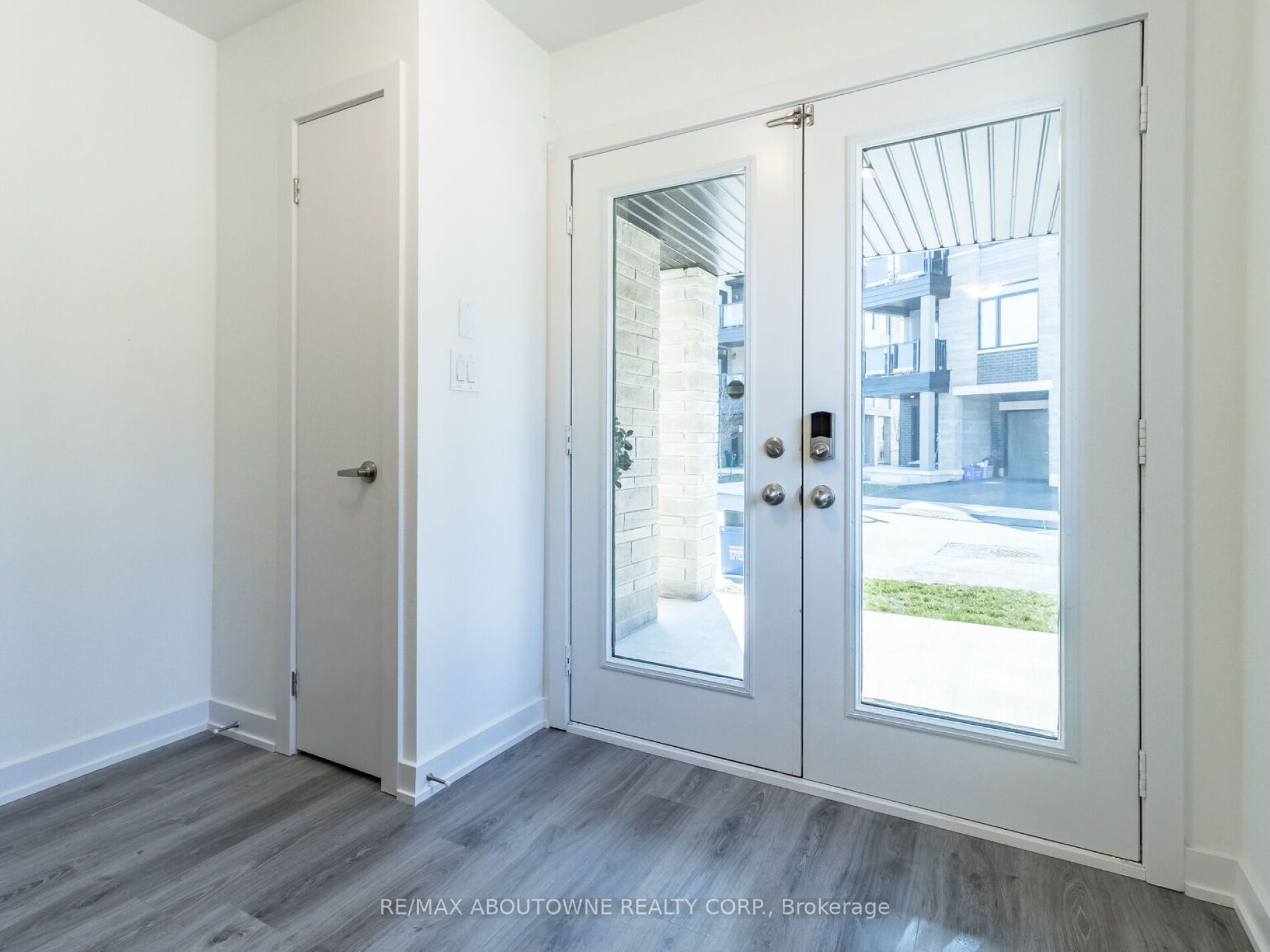590 North Service Rd, #107