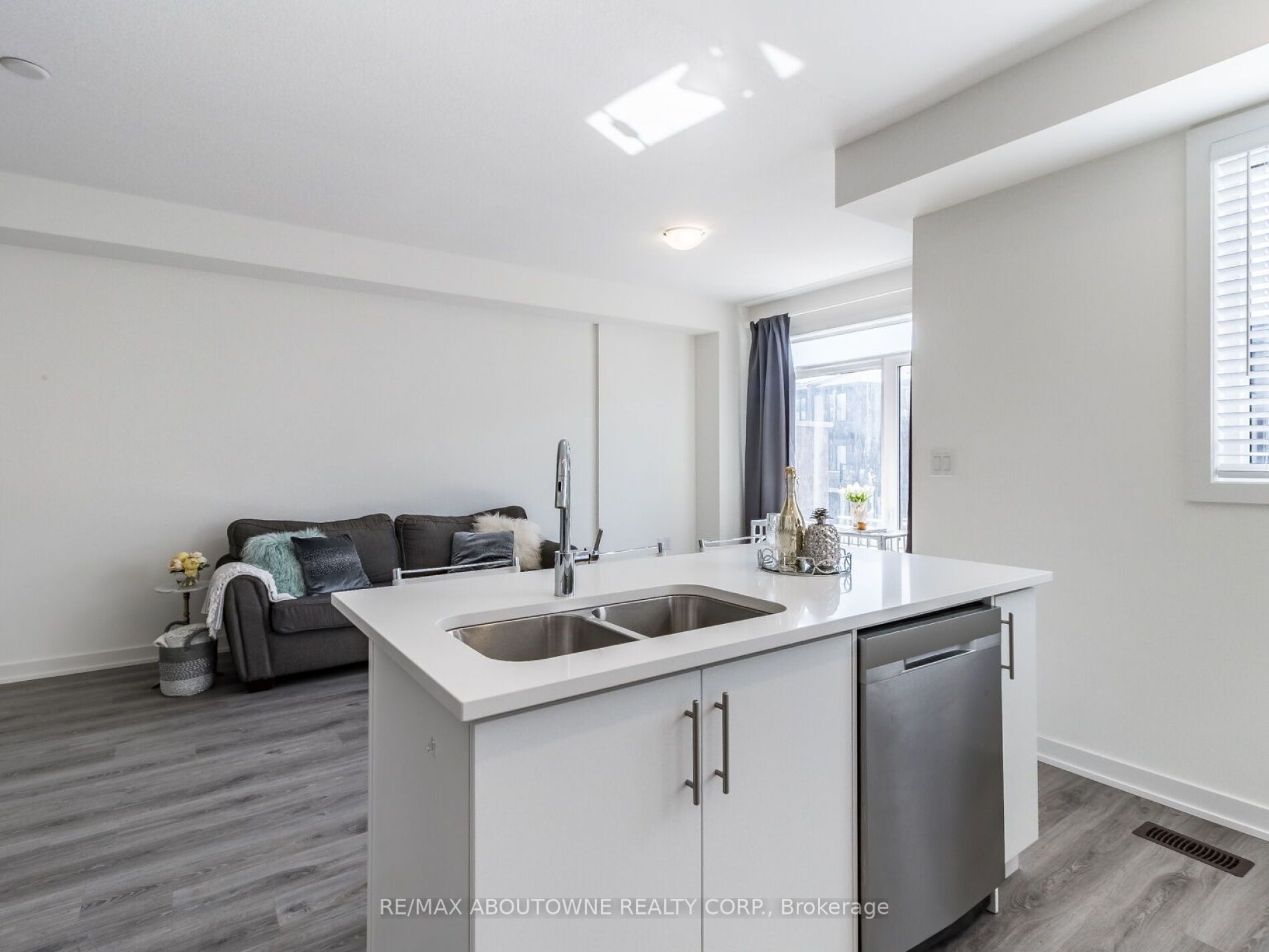 590 North Service Rd, #107