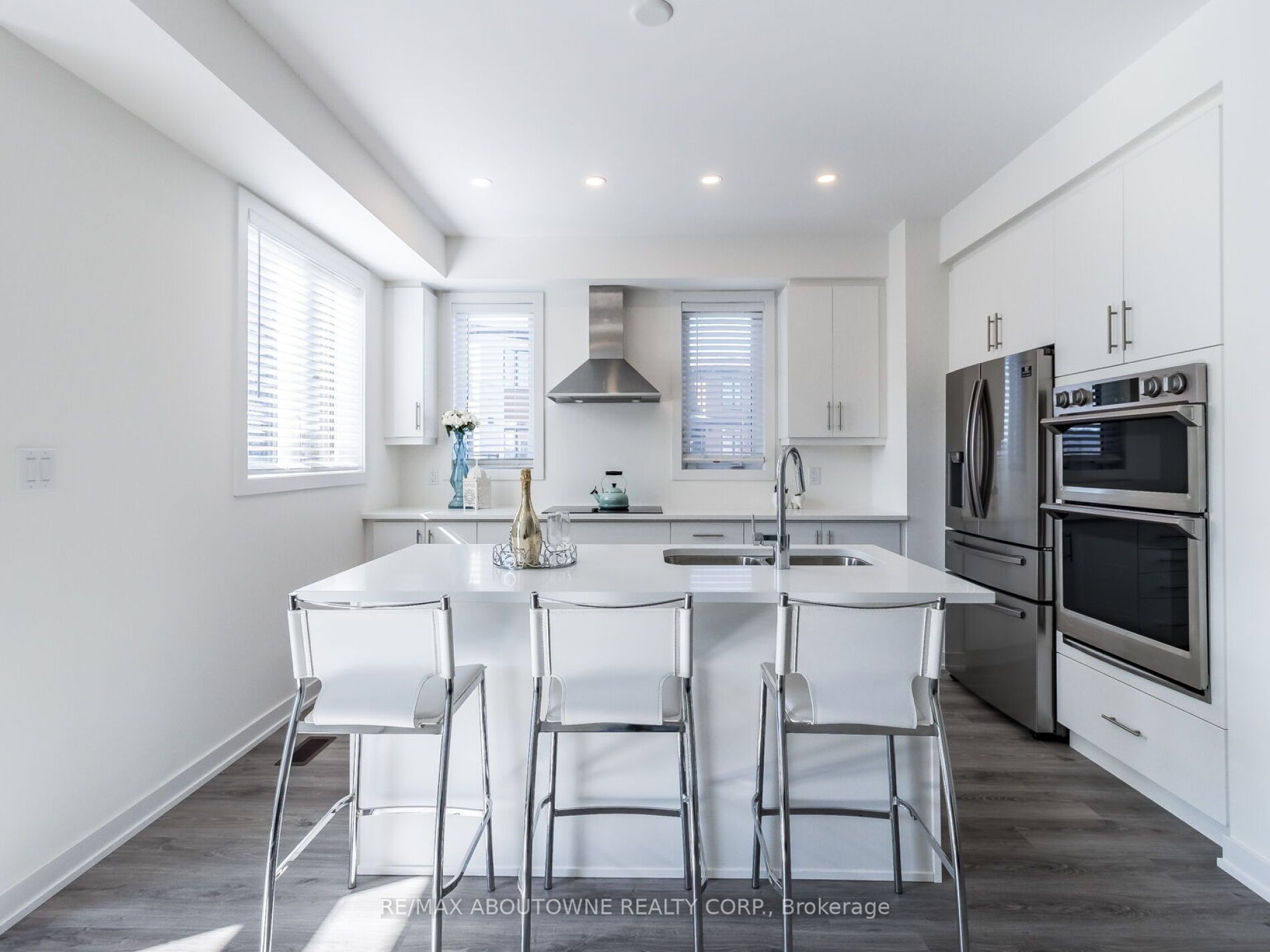 590 North Service Rd, #107