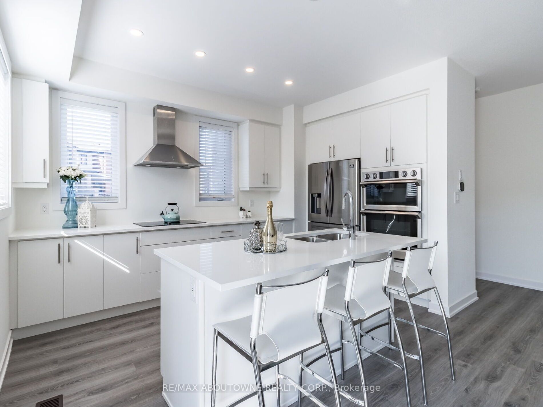 590 North Service Rd, #107