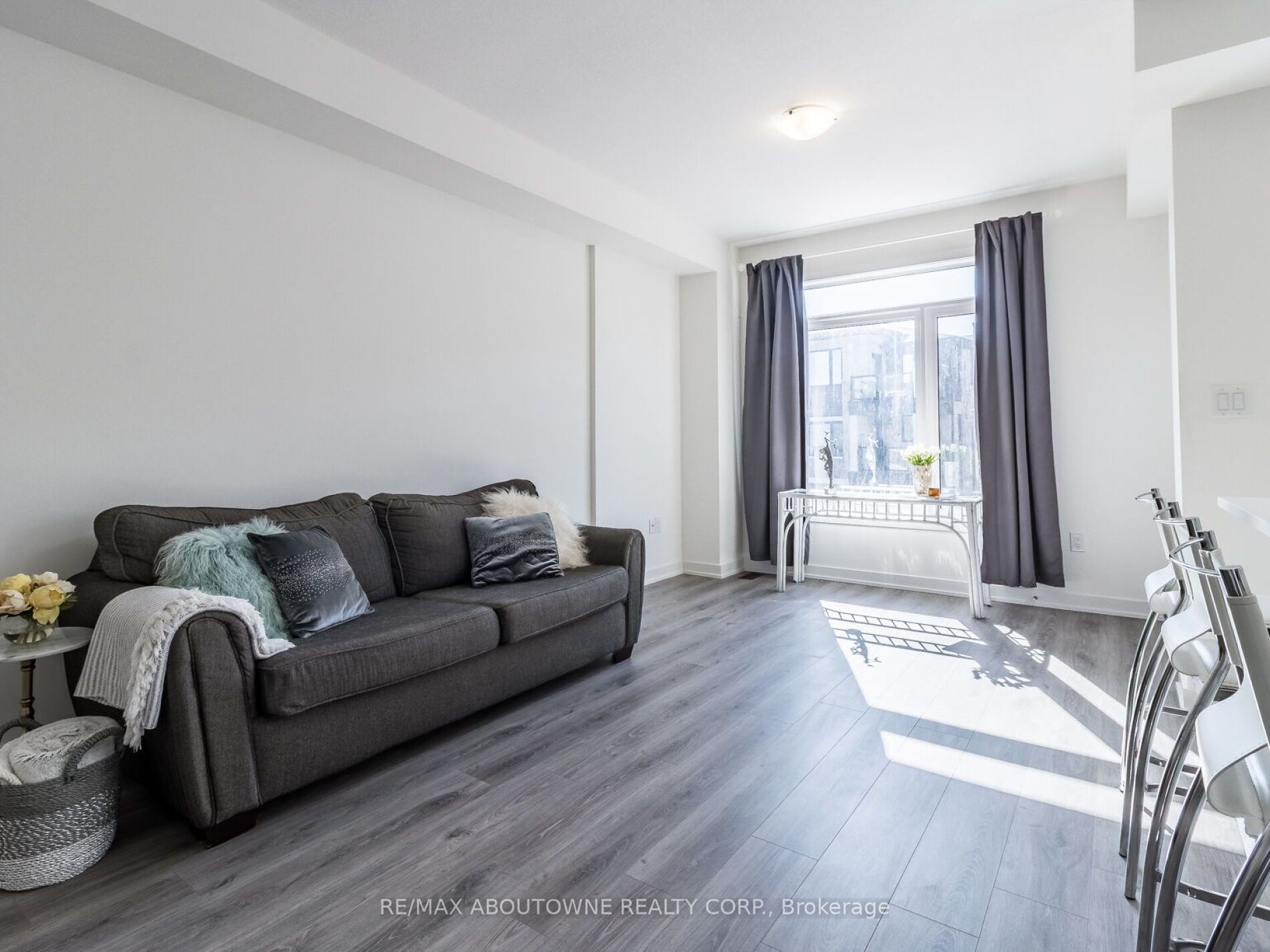 590 North Service Rd, #107