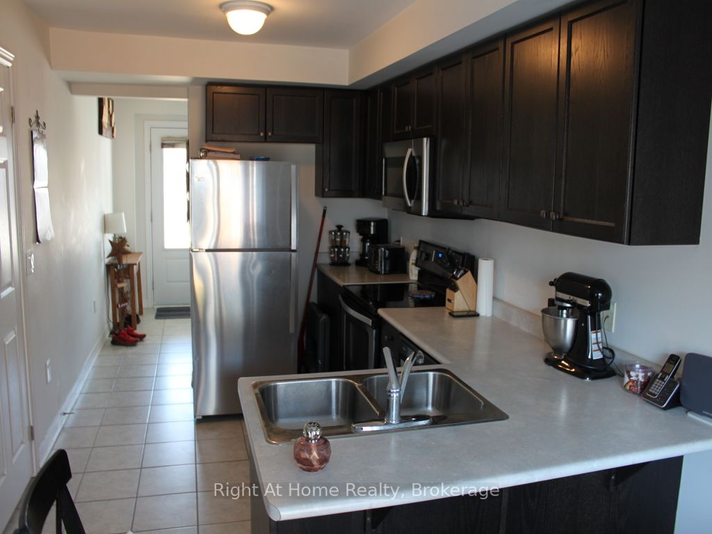 804 Cook Cres