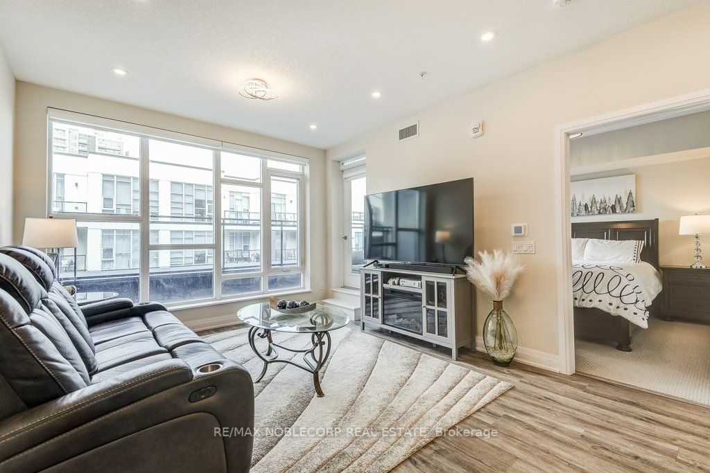 16 Concord Pl, #442