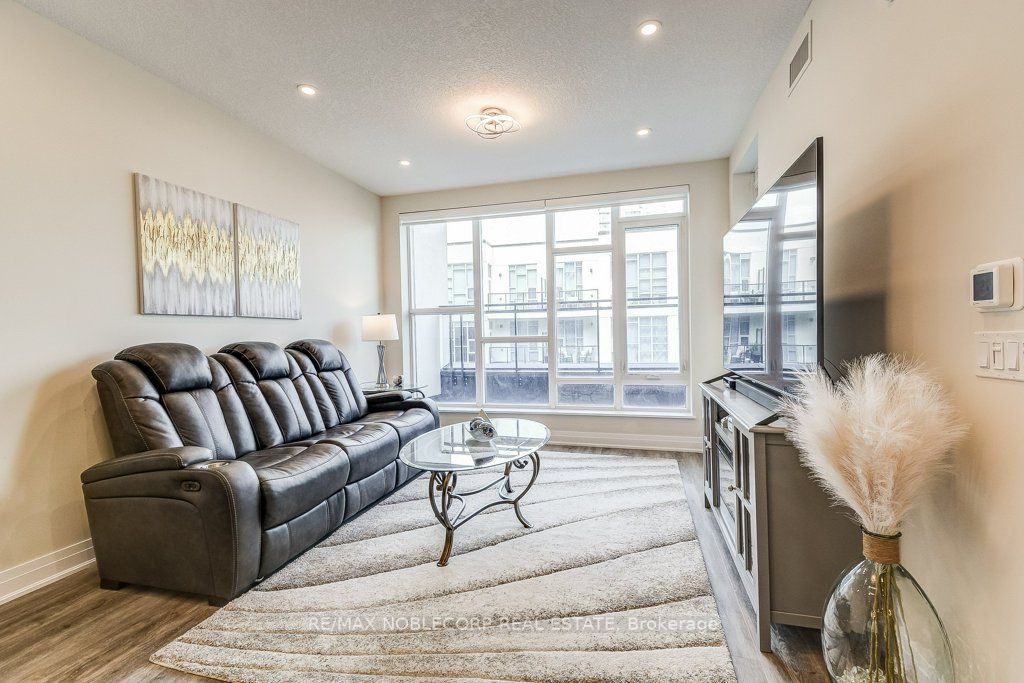 16 Concord Pl, #442