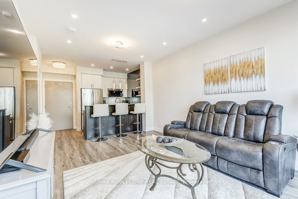 16 Concord Pl, #442