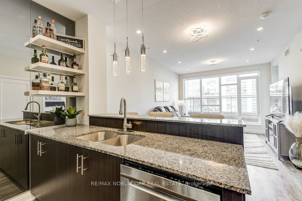 16 Concord Pl, #442