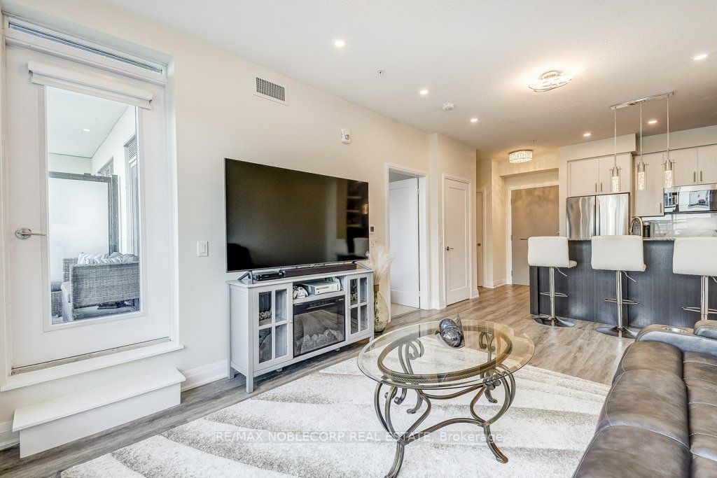 16 Concord Pl, #442