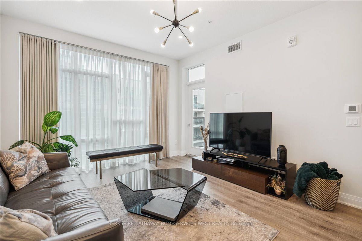16 Concord Pl, #440