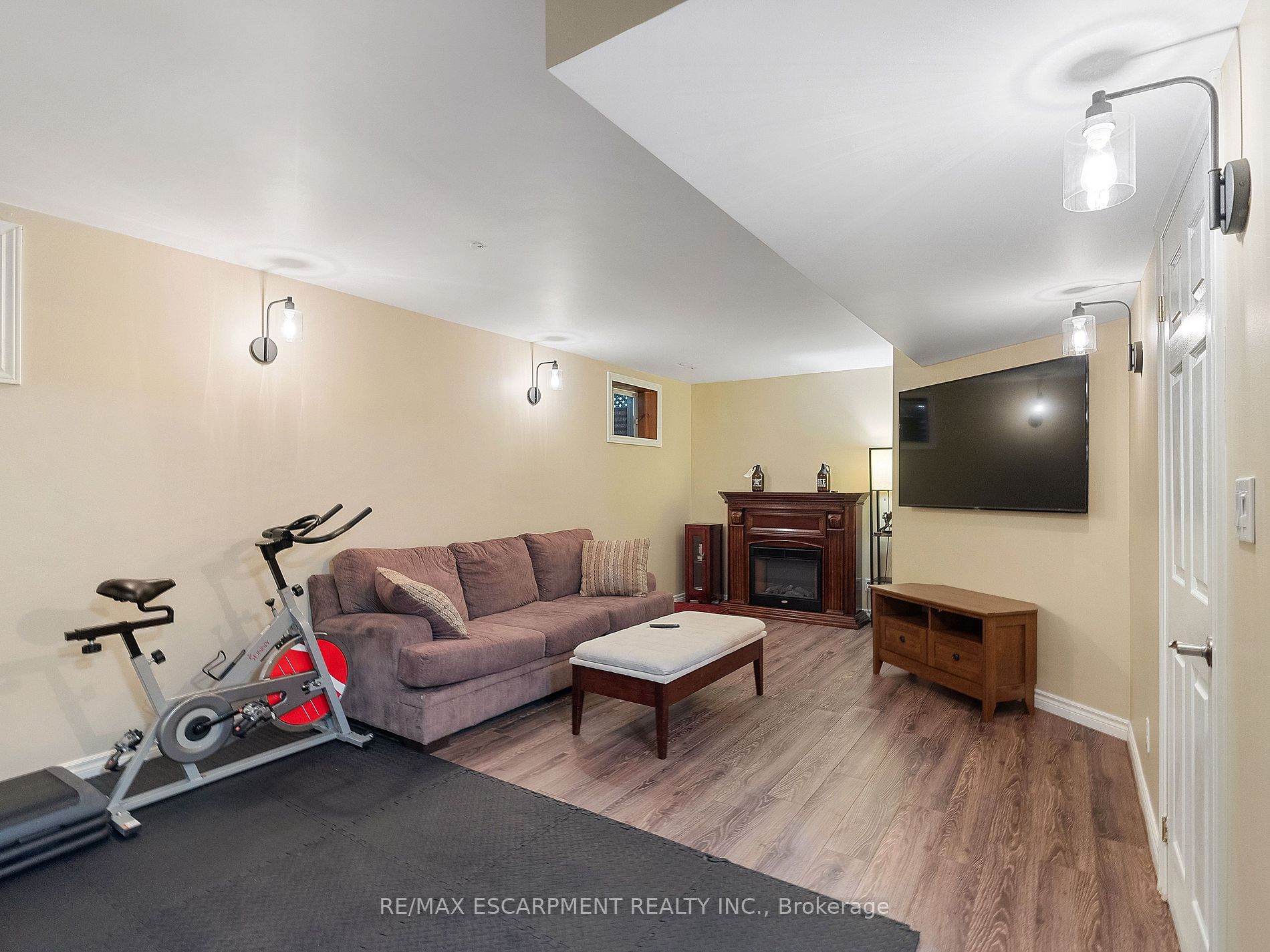 8 Marlow Ave