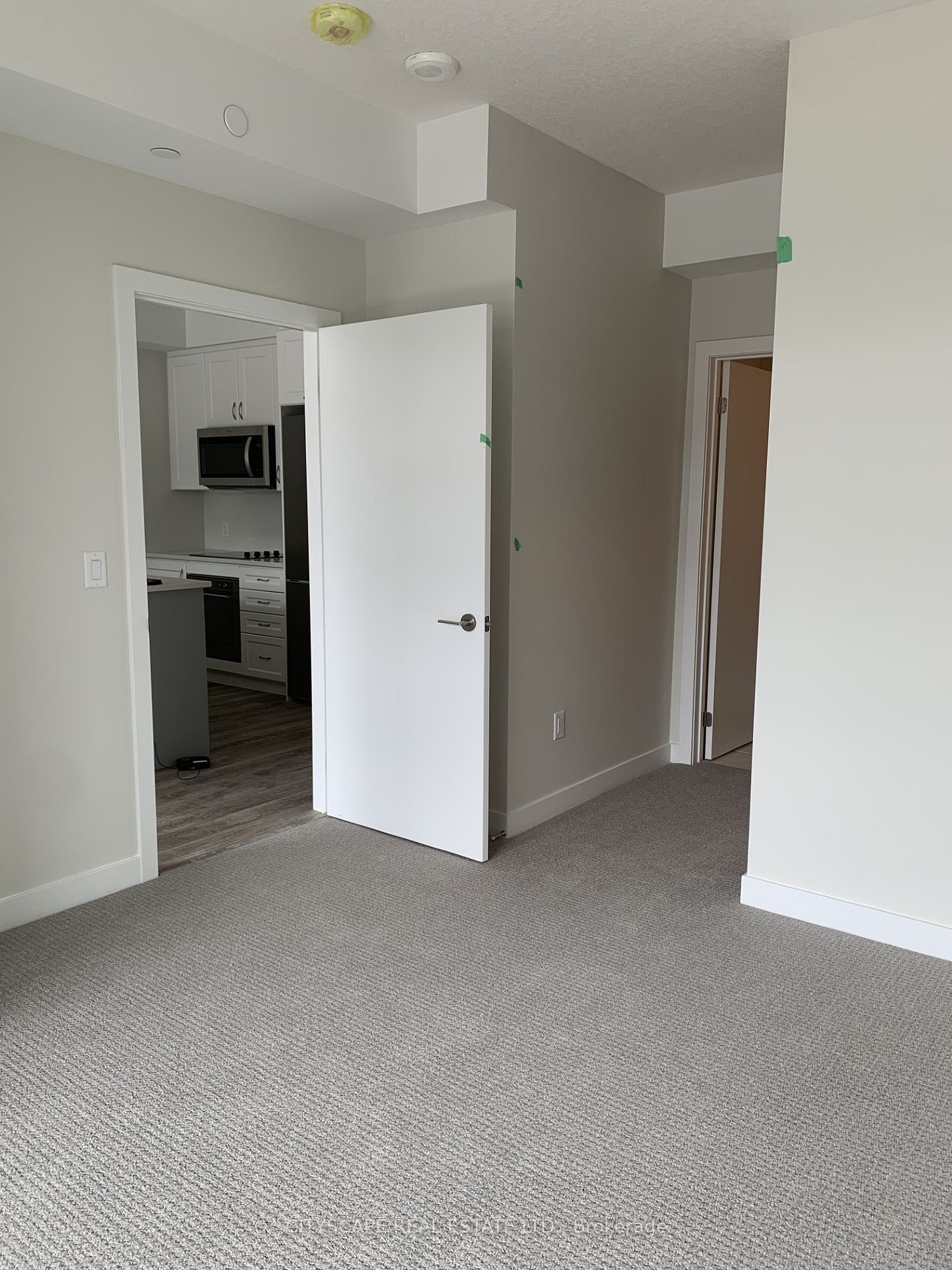 600 North Service Road, #101