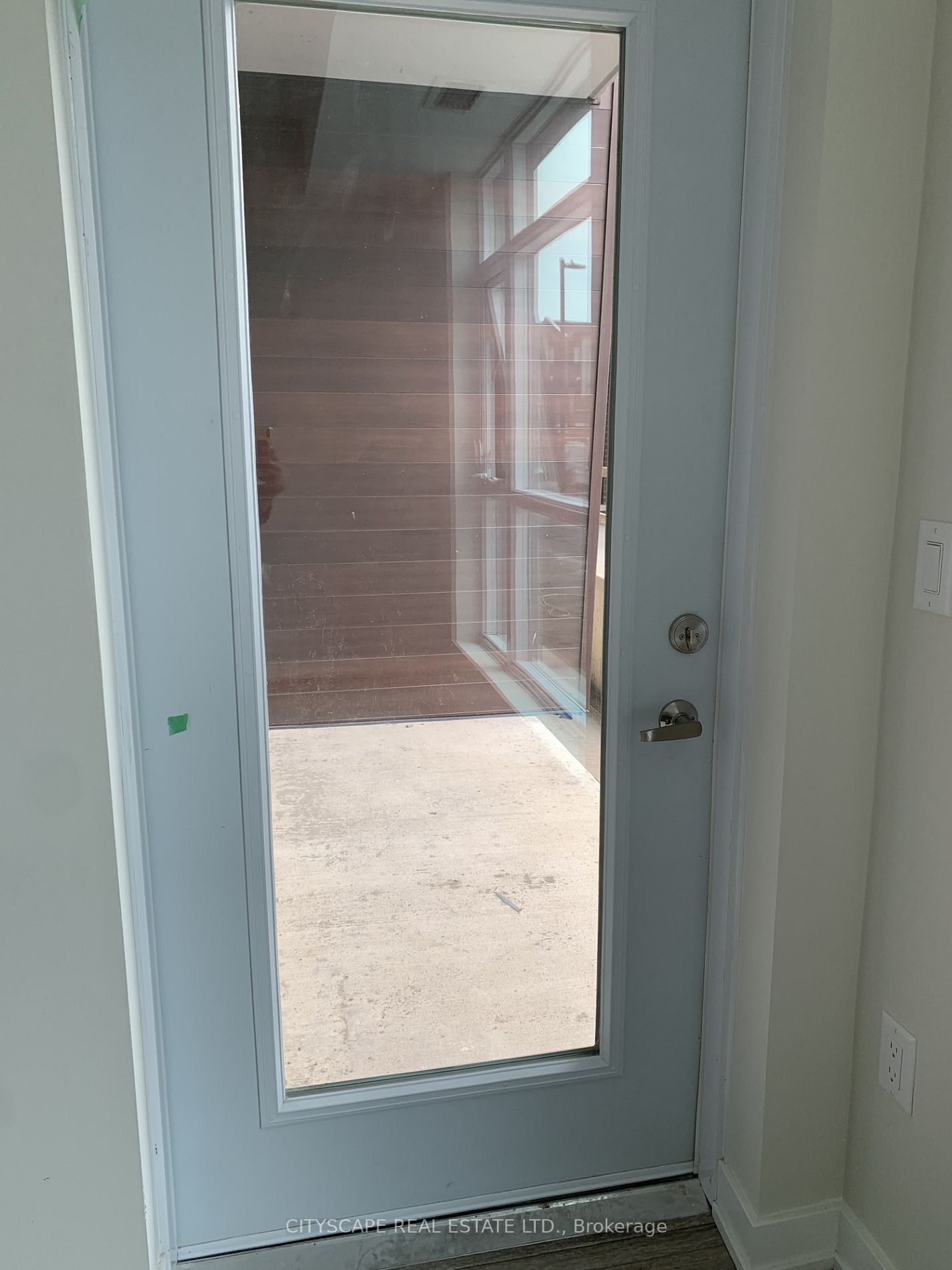 600 North Service Road, #101