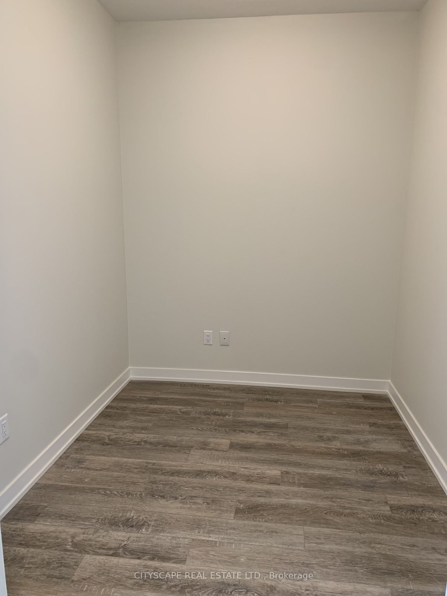 600 North Service Road, #101