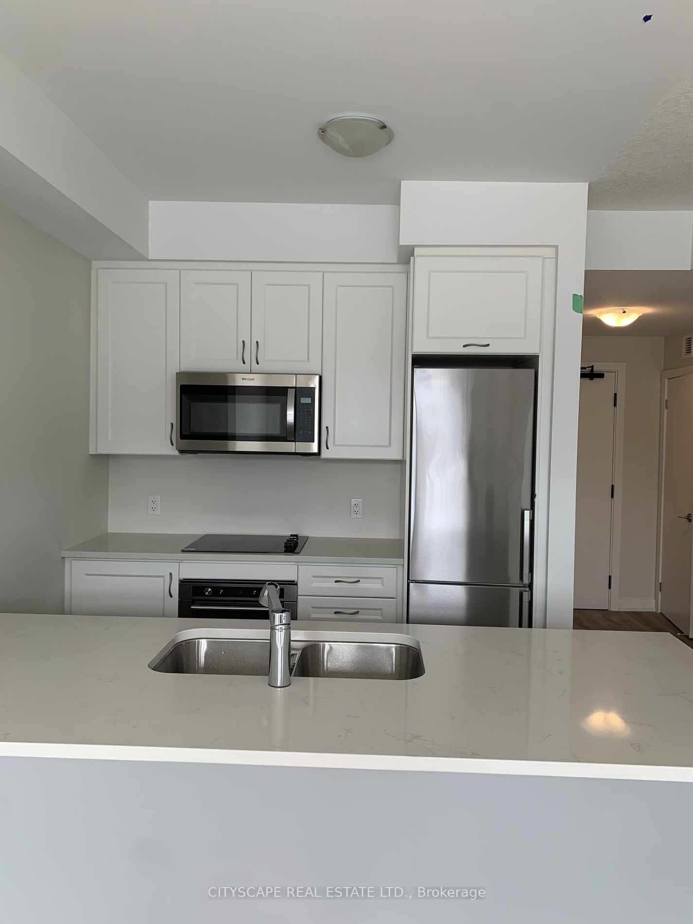 600 North Service Road, #101