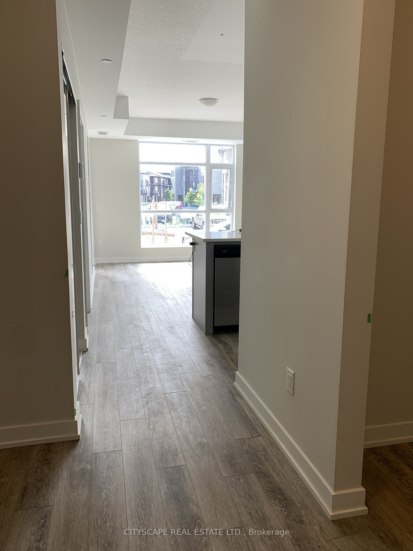 600 North Service Road, #101