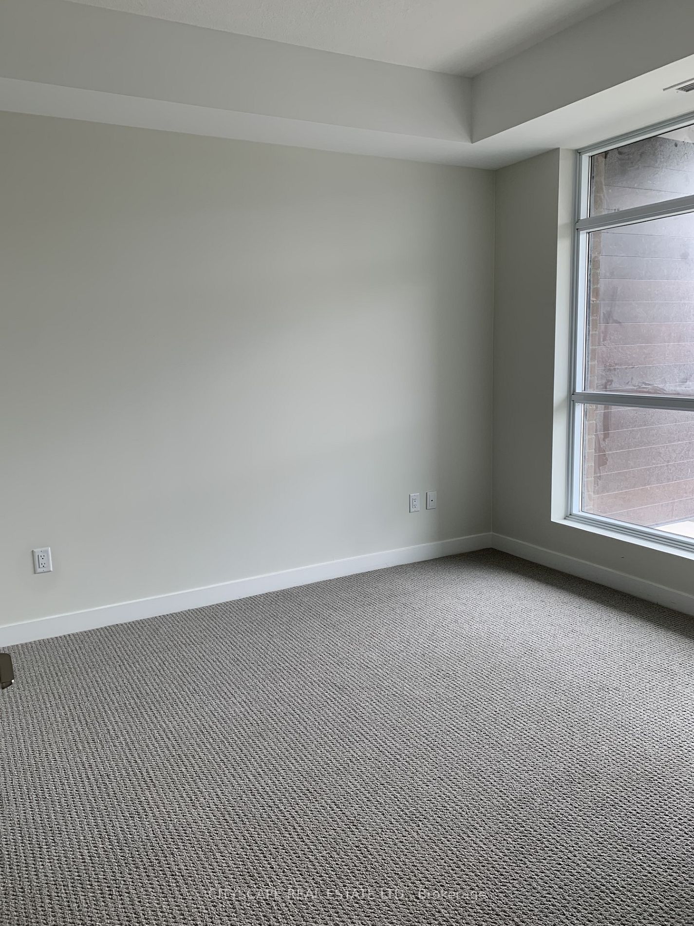 600 North Service Road, #101