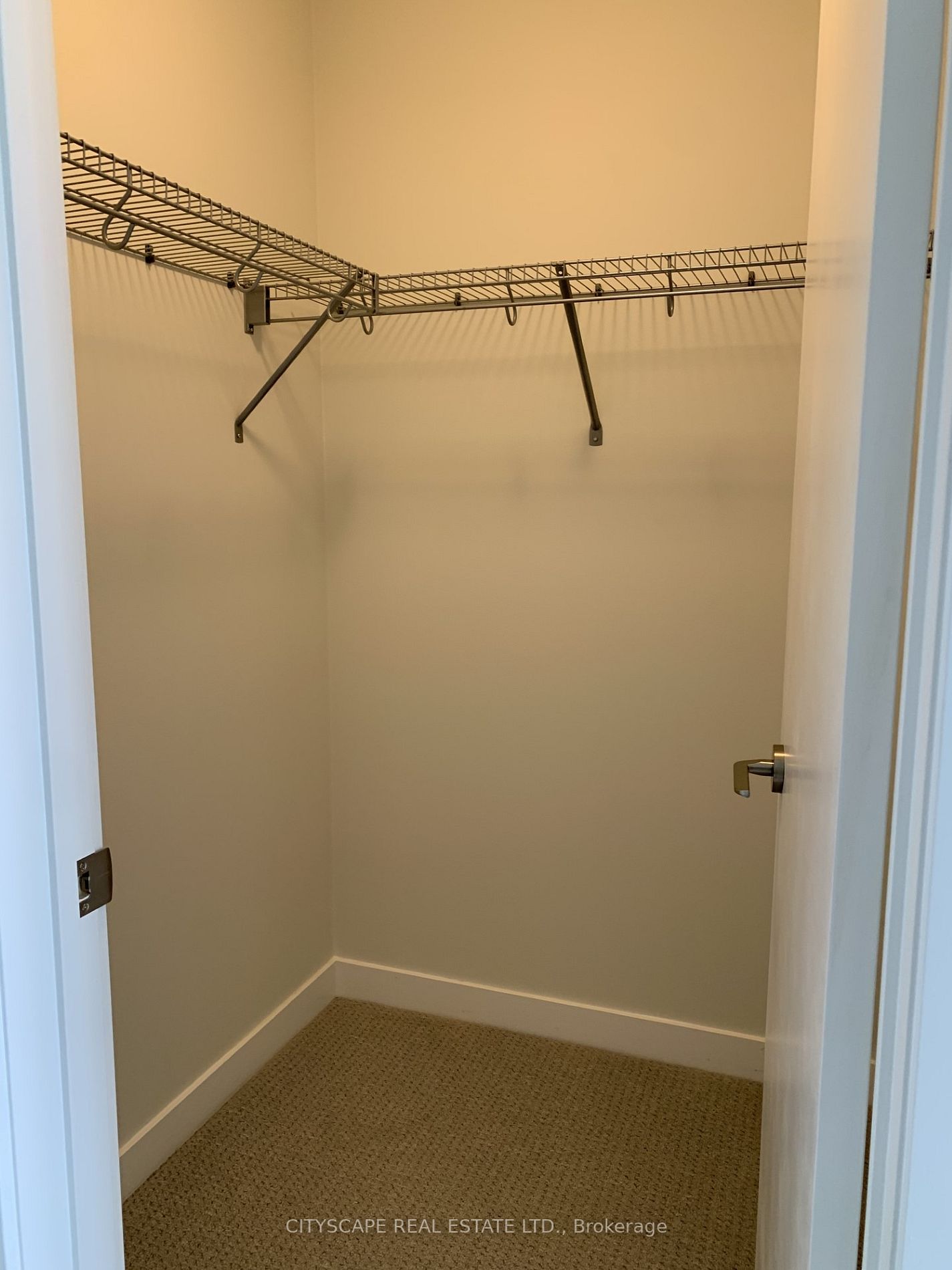600 North Service Road, #101