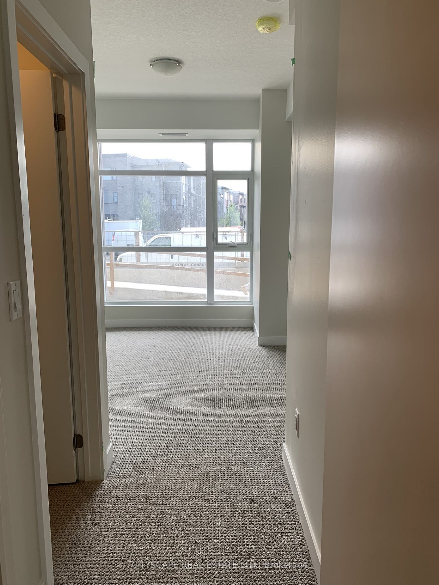 600 North Service Road, #101