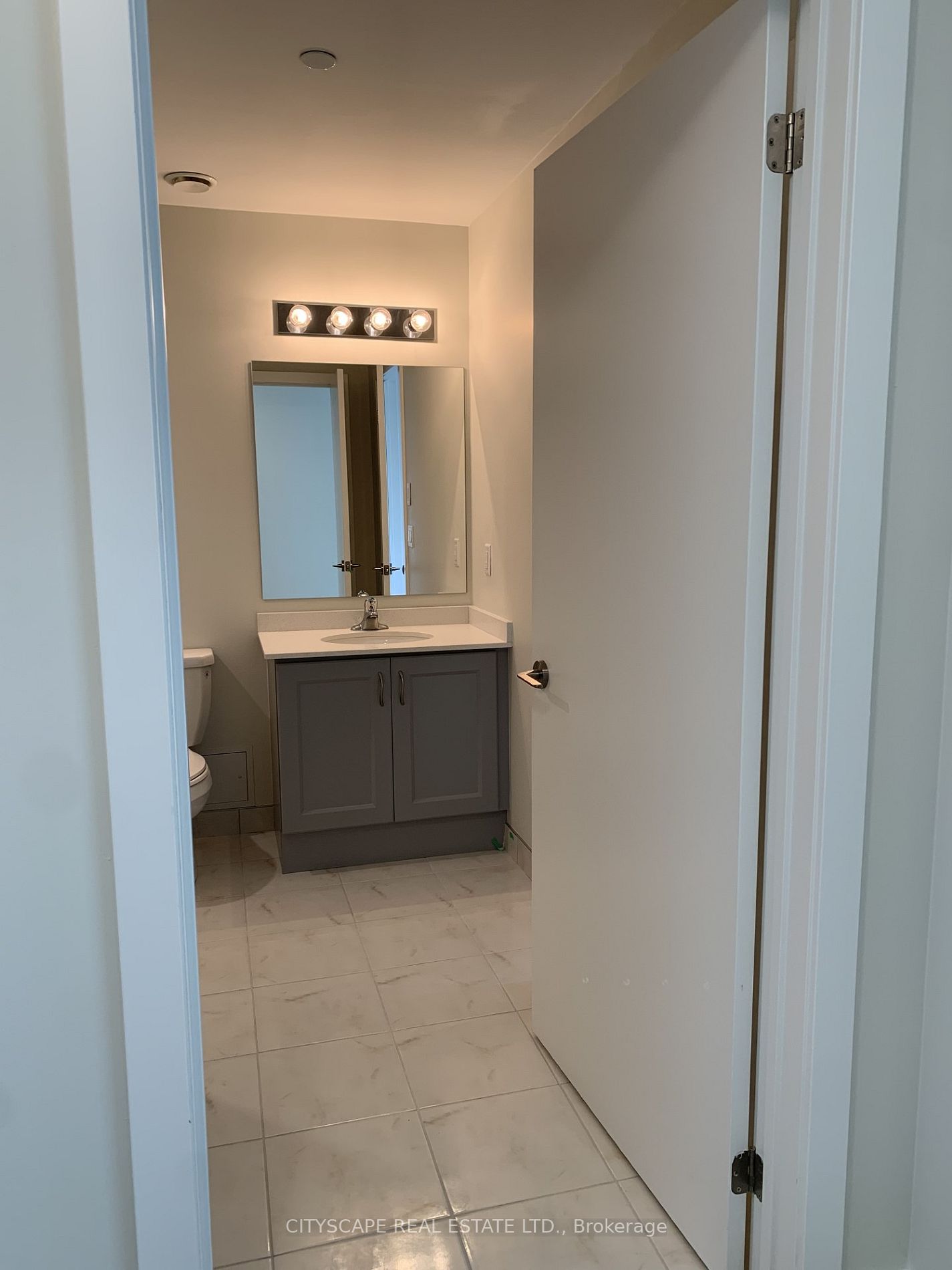 600 North Service Road, #101