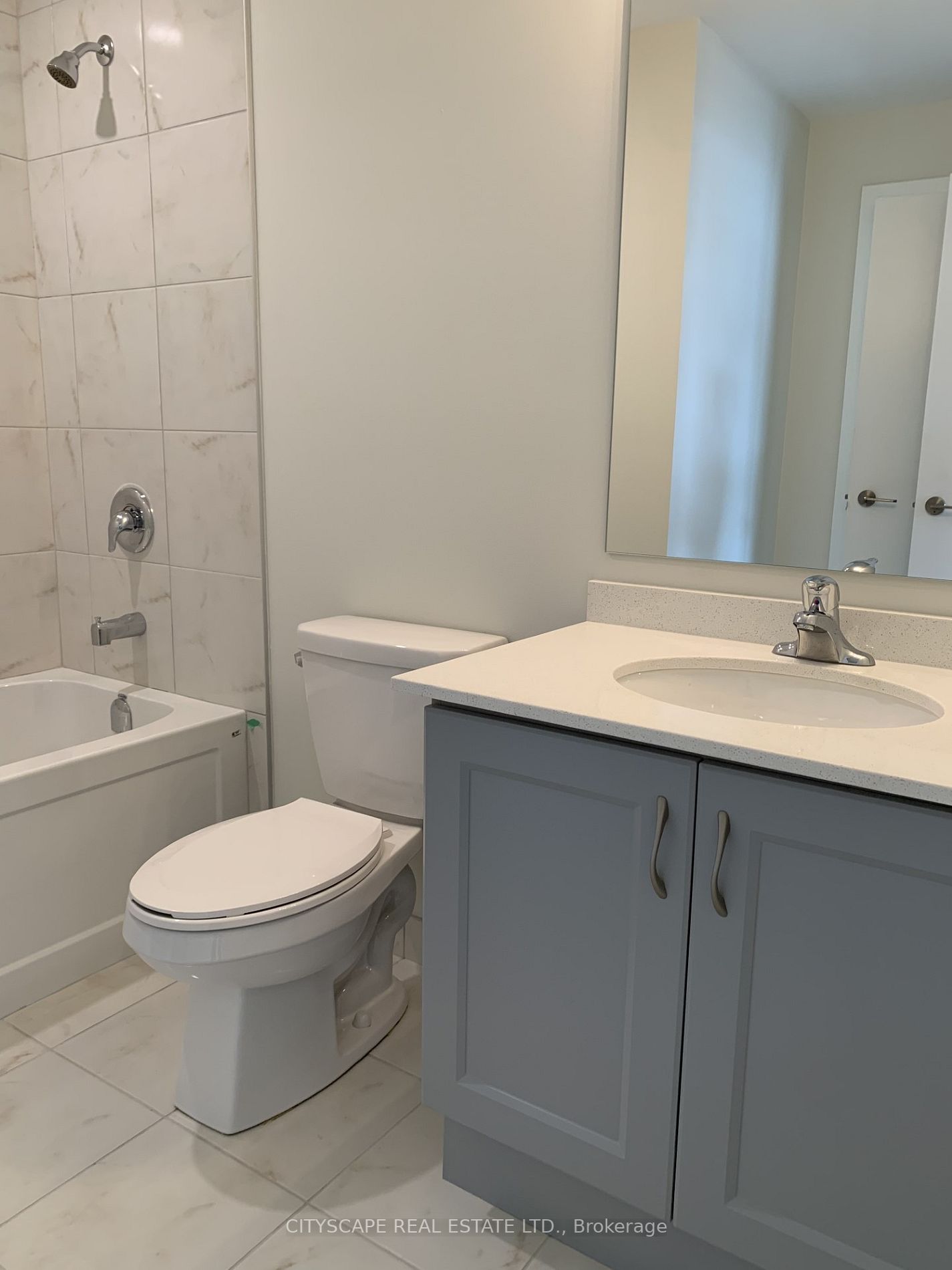 600 North Service Road, #101