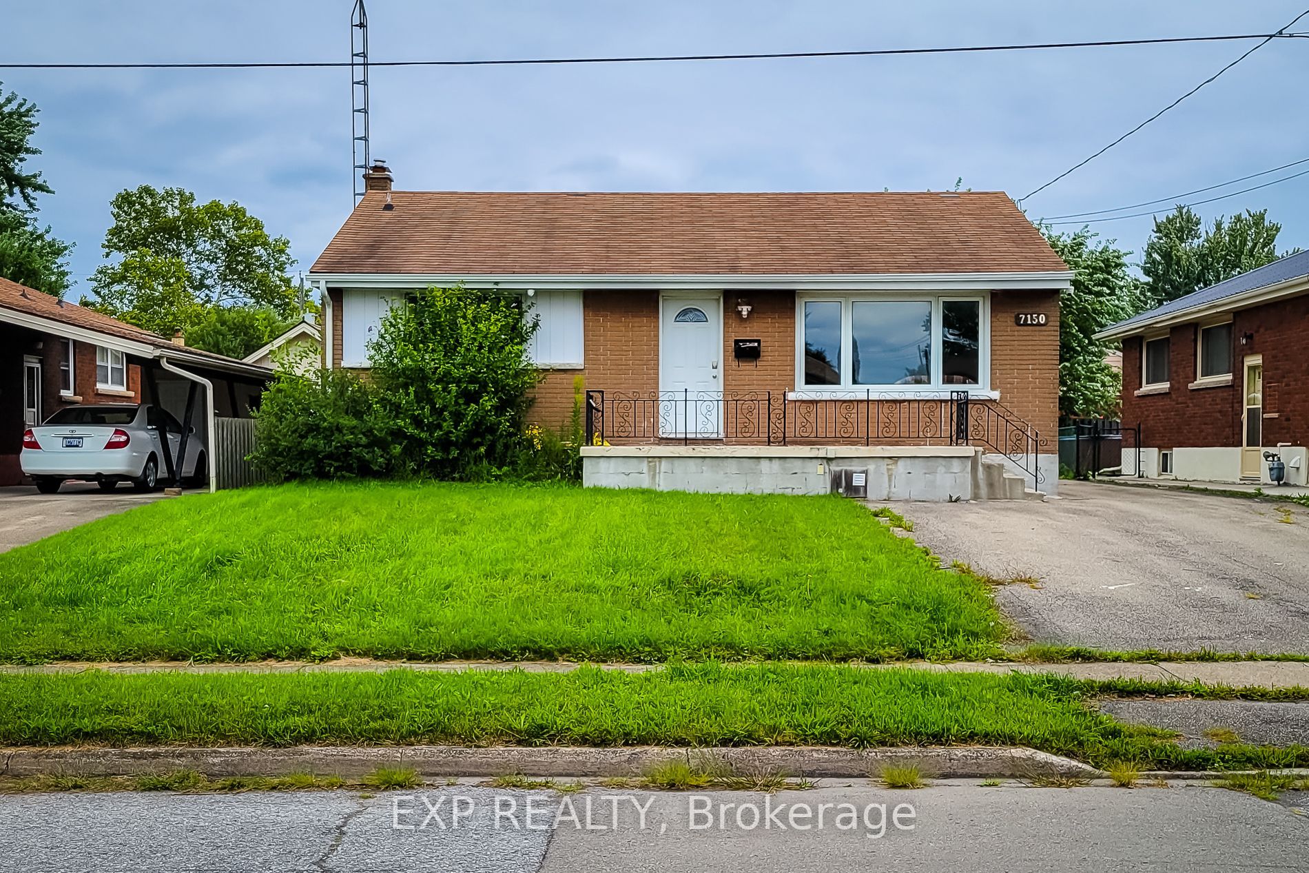 7150 Douglas Cres