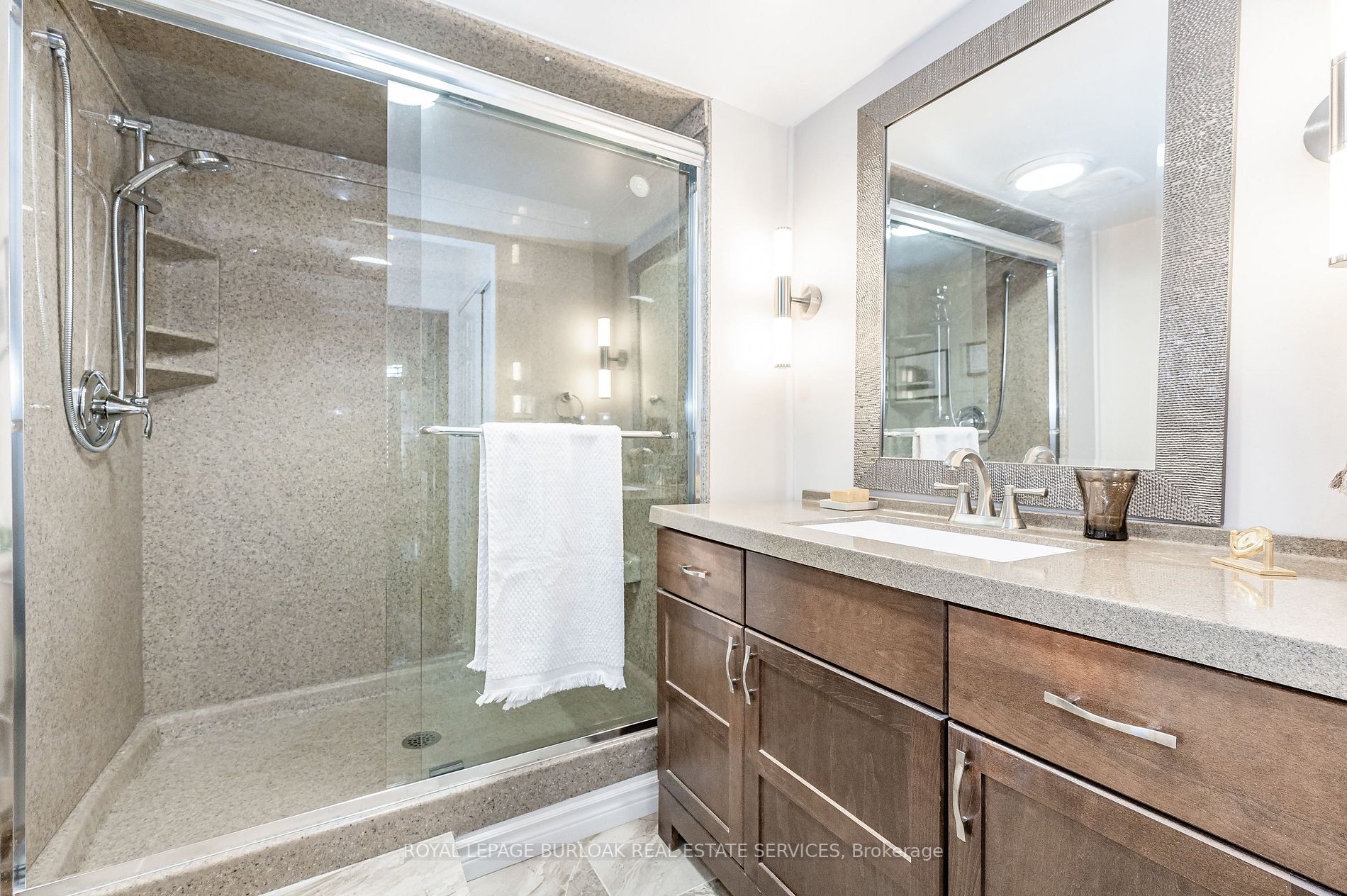 28 Duke St, #302